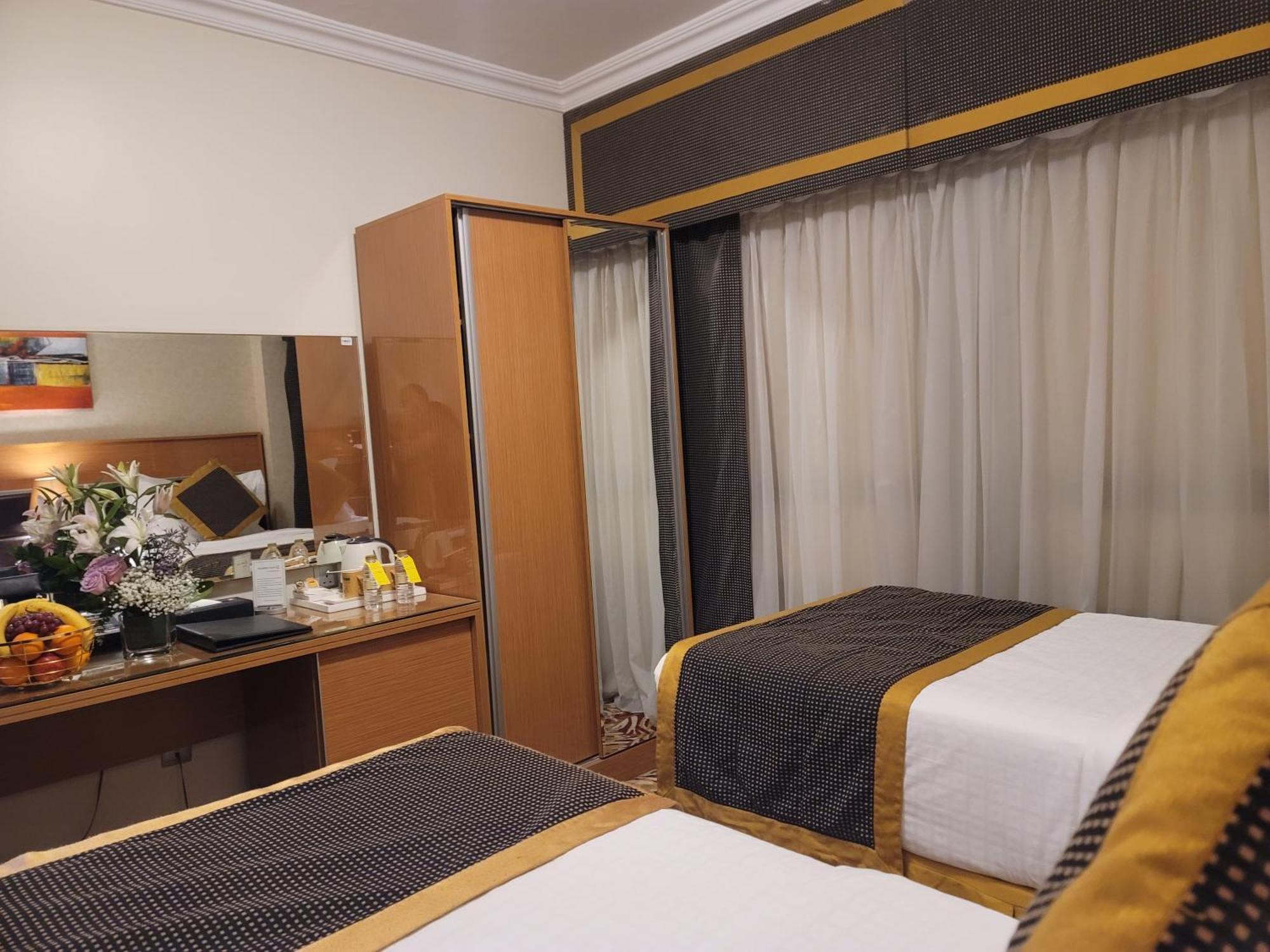 Golden Tulip Al Shakreen Medina Exterior photo